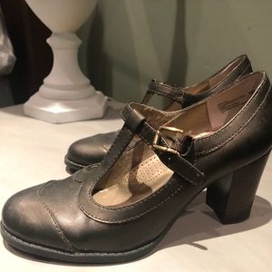 BASS & CO. BRONZE PUMP WITH STRAP